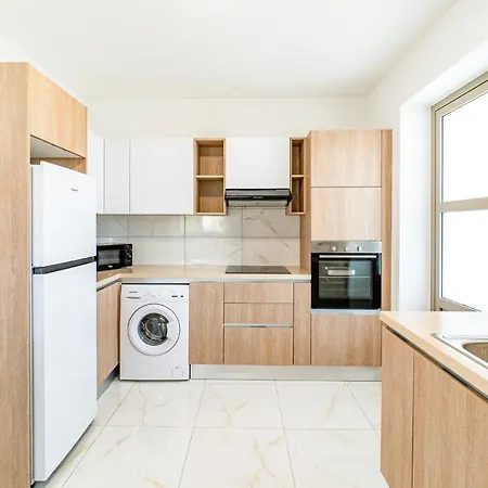 Adolina Two Bedroom 301 By Ezoria Appartement *