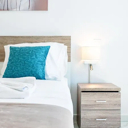 Adolina Two Bedroom 301 By Ezoria Appartement *