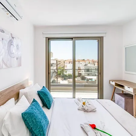 Adolina Two Bedroom 301 By Ezoria Appartement *