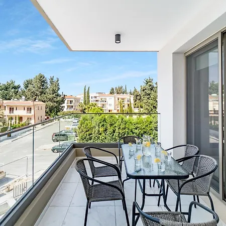 아파트 Adolina Two Bedroom 301 By Ezoria *