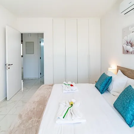 Apartmán Adolina Two Bedroom 301 By Ezoria *