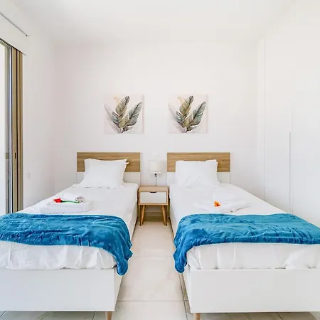 Lägenhet Adolina Two Bedroom 301 By Ezoria Paphos